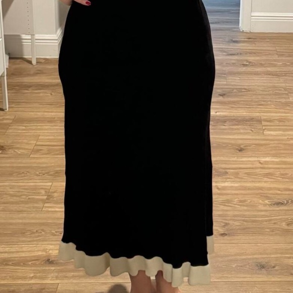 Contrast hem pleated sweater knit midi skirt minimalist black white - Picture 4 of 4